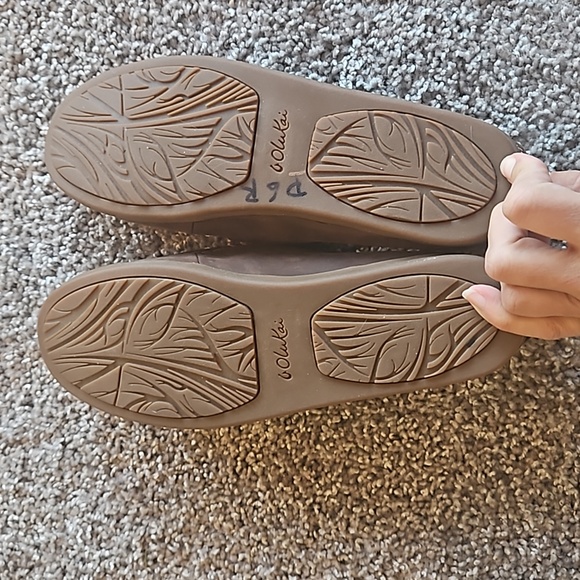 $140 9 Tooled Leather Olukai Korean Slip-ons as if new firm$ - Picture 5 of 14
